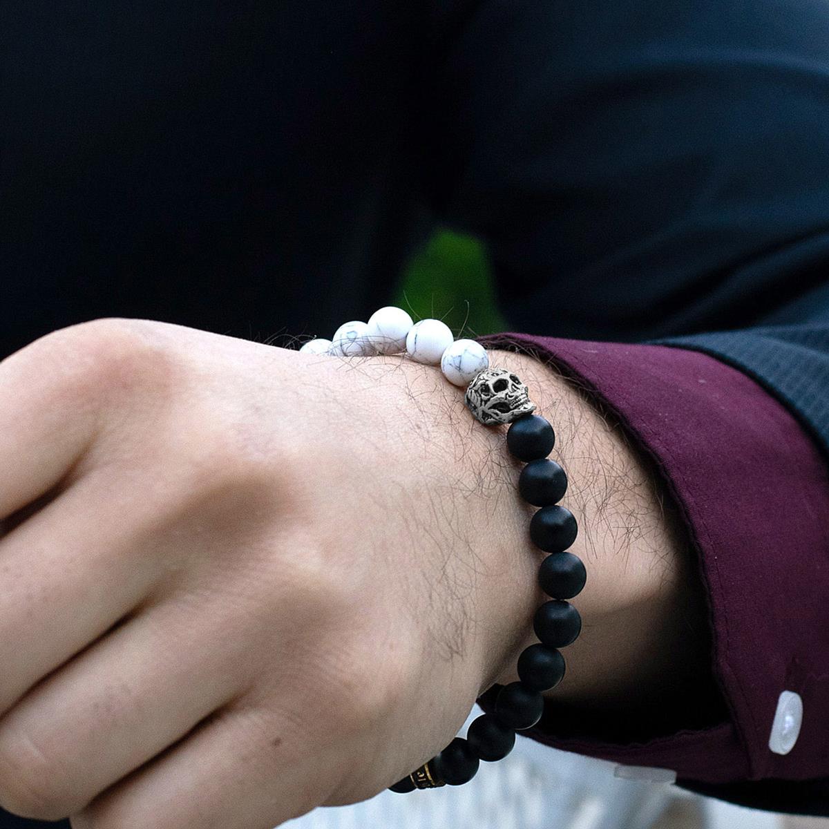 Crucible Jewelry Single Skull Stretch Bracelet with 8mm Matte Black Onyx and Howlite Beads