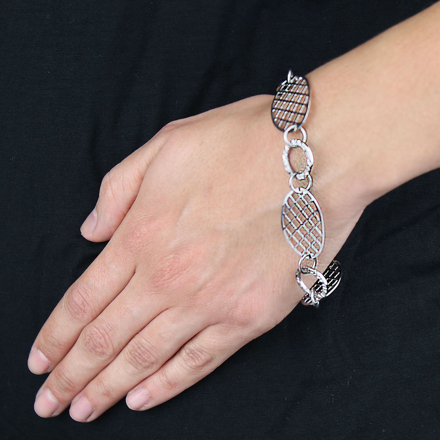 Polished Cut-Out Discs Stainless Steel Bracelet (14mm) - 7.5"