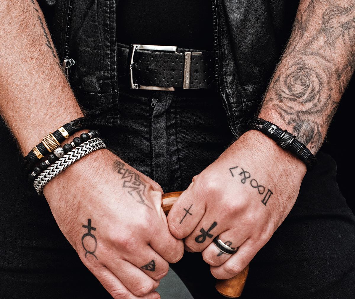 Polished Stainless Steel Skull and Black Lava Strech Bracelet