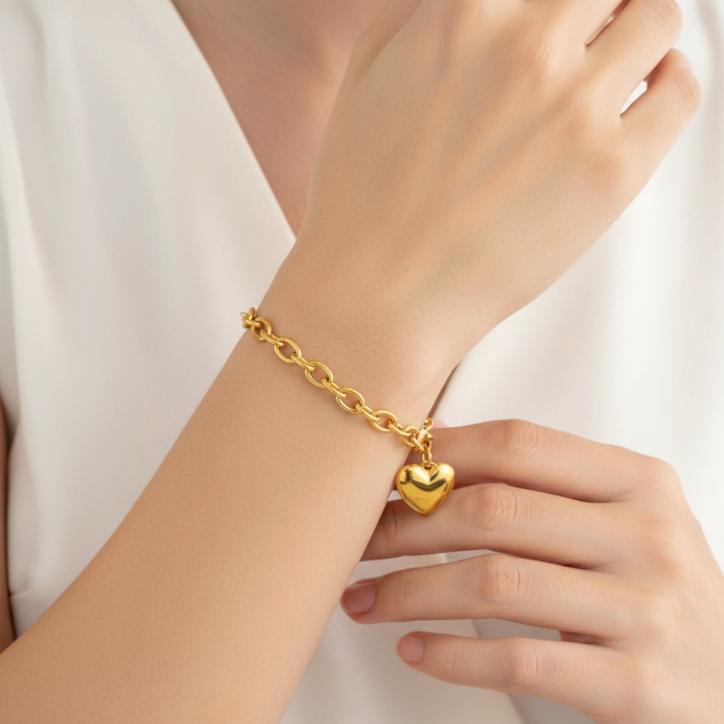 ELYA Women's Polished Heart Charm Gold Plated Steel Bracelet